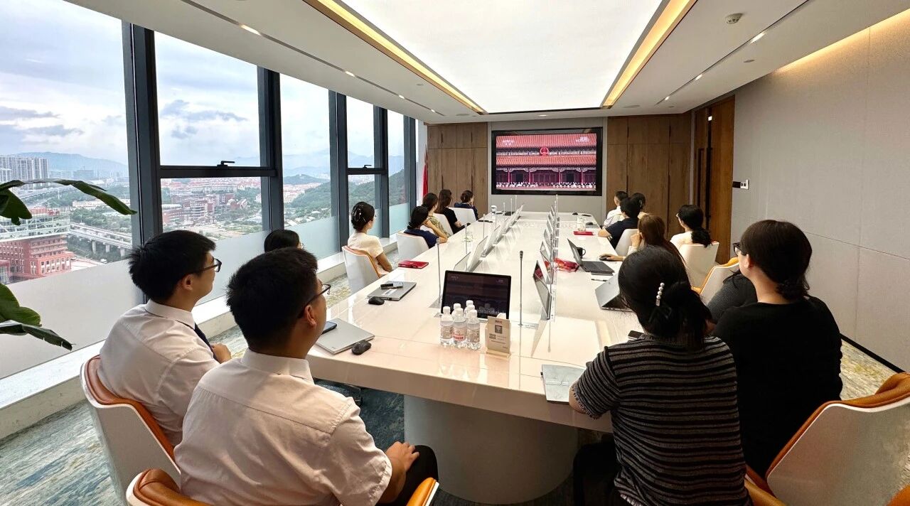 洲際船務(wù)組織收看紀(jì)念中國人民抗日戰(zhàn)爭(zhēng)暨世界反法西斯戰(zhàn)爭(zhēng)勝利80周年大會(huì)